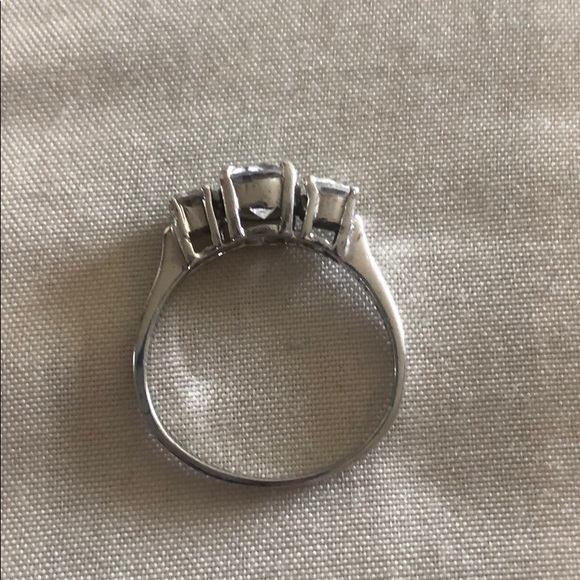 Silver ring - Picture 2 of 2
